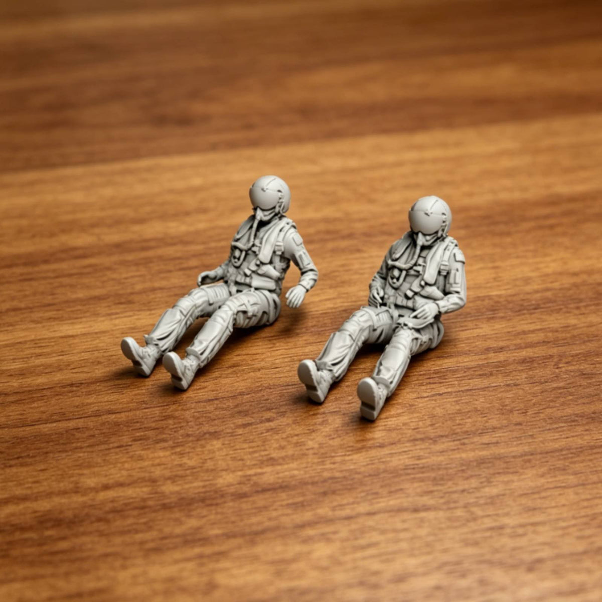 2 Figures Fighter Jet Crew Member Figures 1/48 Size Fighter Jet Crew Members 3D Printed F-16D Model for Display