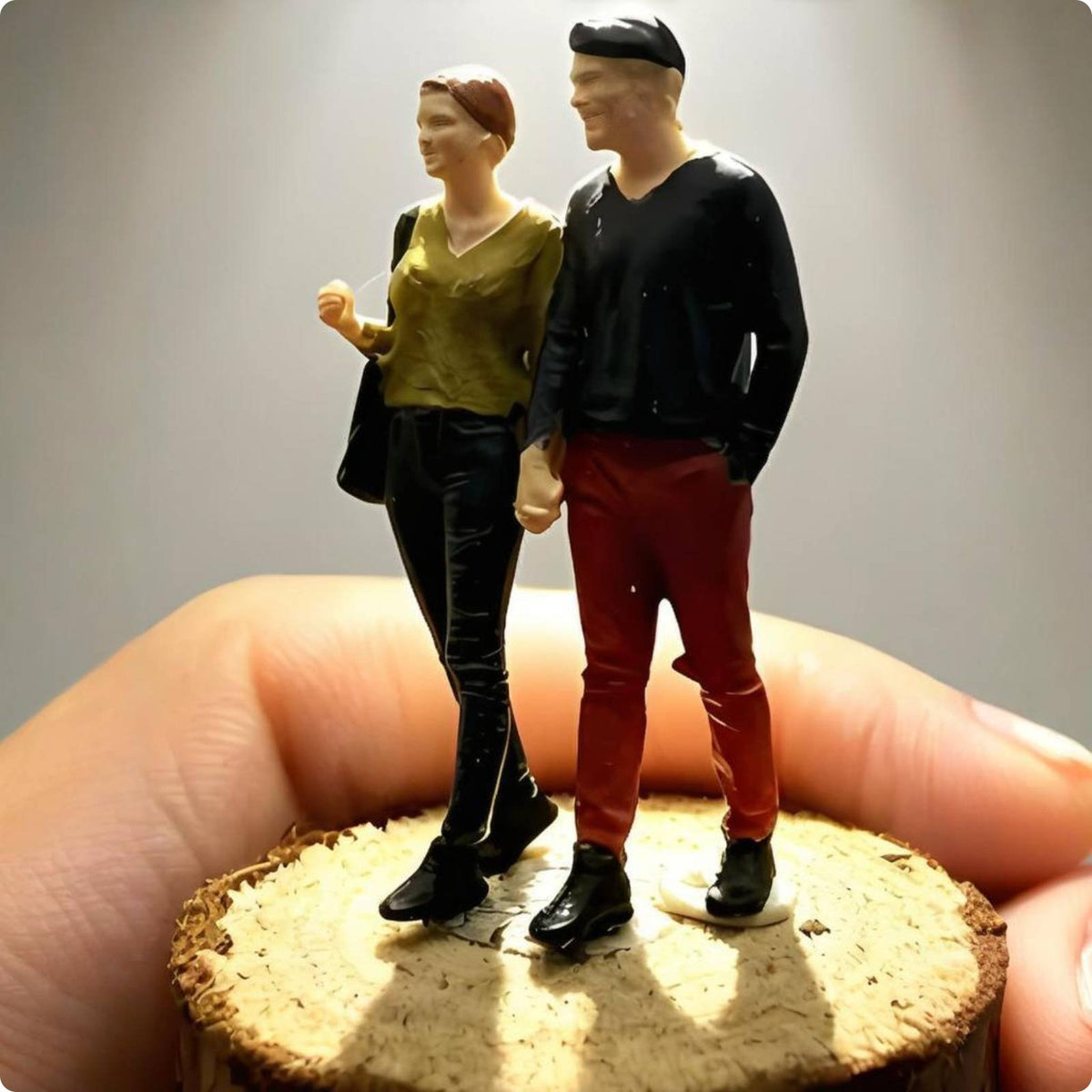 Miniature Couple Figurine 3D Display Piece Resin Couple Statue Freestanding