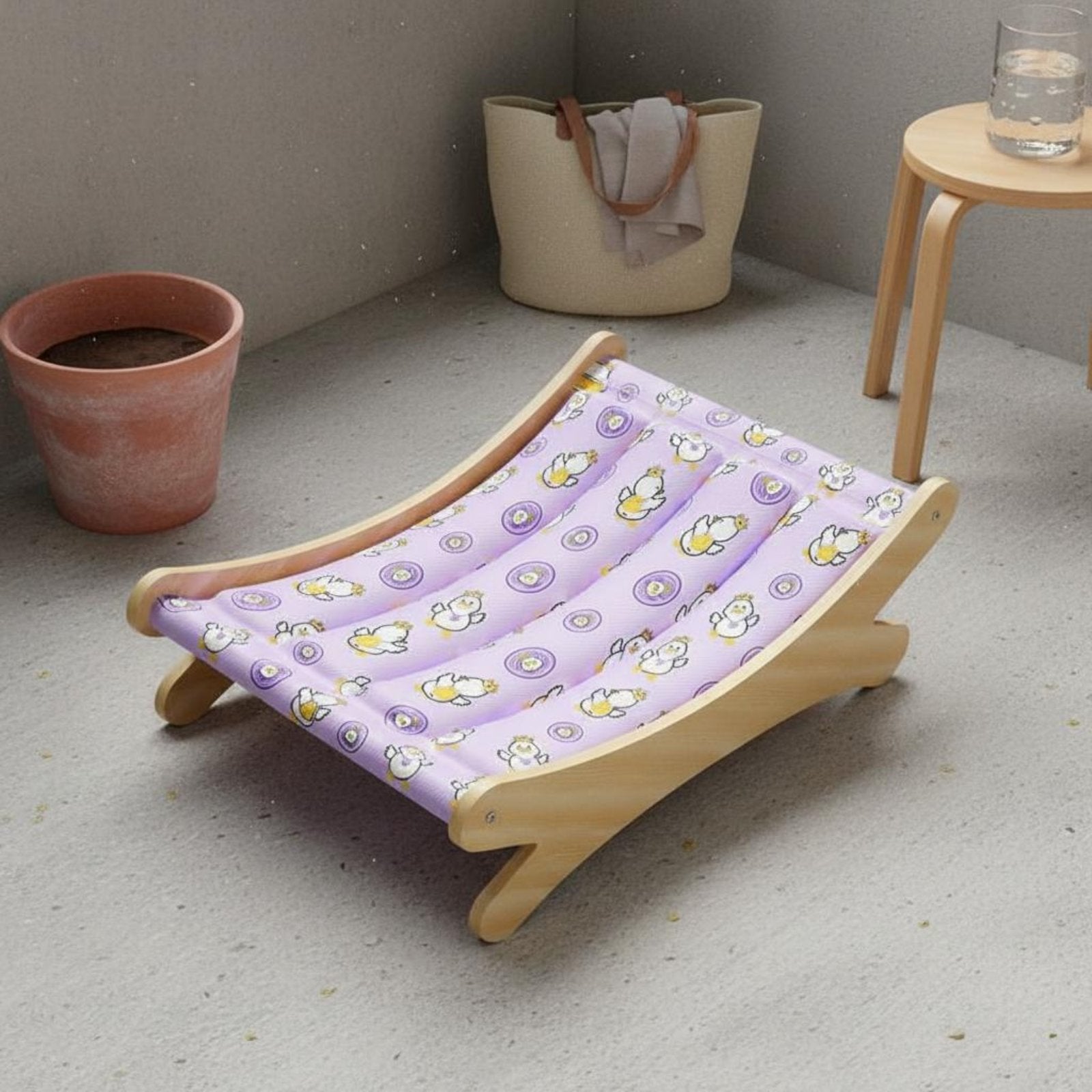 Wooden Pet Lounge Chair Waterproof Elevated Cooling Pet Bed Scratch Resistant