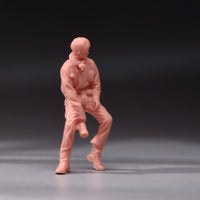 2 Pieces 1/64 Scale Human Figures Hand-Painted 1/64 Scale Photographer Figurines
