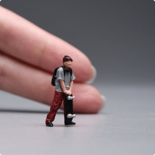 1/64 Skateboarder Figurine Realistic Hand-Painted Miniature Figure High Detail Diorama Prop for Collectors