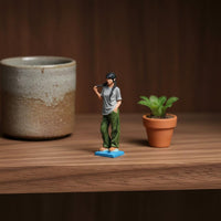 1/64 Miniature Woman Figurine Realistic Scene Props Female Miniature Figure
