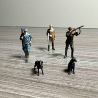 1:64 Scale Outdoorsman Figure Realistic Poses Scene Miniature Long-Lasting Resin
