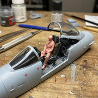 1/64 Scale Photographer Figure Hand-Painted Miniature Photographer with Camera