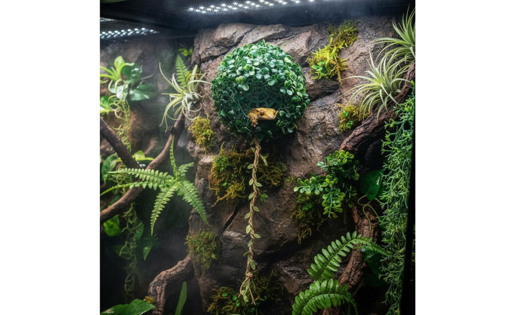 Artificial Grass Ball Hideout Realistic Design Hanging Reptile Hide for Reptiles