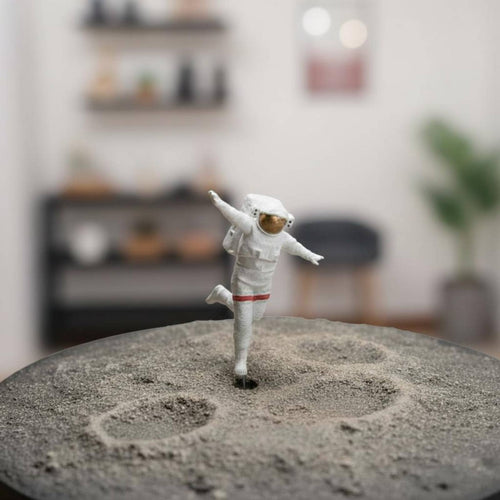 1/64 Scale Astronaut Figurine Resin Material Miniature Space Figure