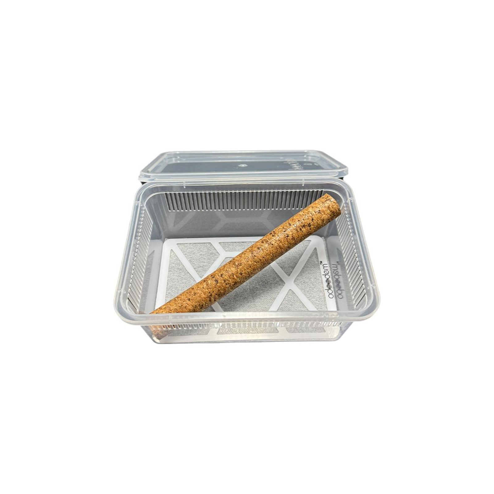Ventilated gecko terrarium, easy access