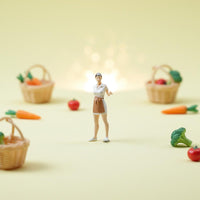 1:64 Scale Female Vendor Figure Lifelike Details Miniature Chef Model Handmade
