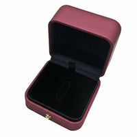 PU Leather Pin Box Elegant Design Commemorative Numismatic Display Case Secure Clasp Brooch Storage Box for Gift