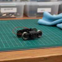 2 Pieces HO Scale Truck Assembly Railway Layout Use 1/87 Coach Truck