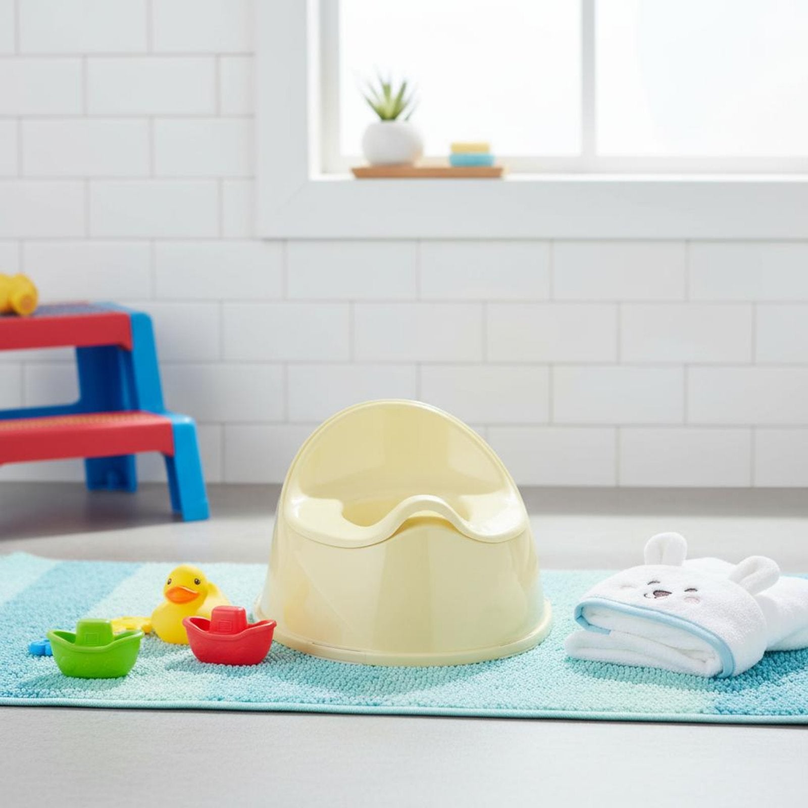 Non-Slip Base Toddler Potty Chair Easy to Clean Toddler Training Toilet Lightweight and Compact for Toddlers, Infants, Home Use, Outdoor