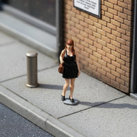 1/64 Hand Painted Resin Figurine 3D Display Piece Resin Figurine Handcrafted Mini Woman Model for Collectors