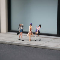 1:64 Girl Figures Playful Design Resin Mini Girl Figures High-Intricacy