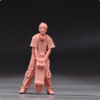 1/64 Skateboarder Figurine Realistic Hand-Painted Miniature Figure High Detail Diorama Prop for Collectors