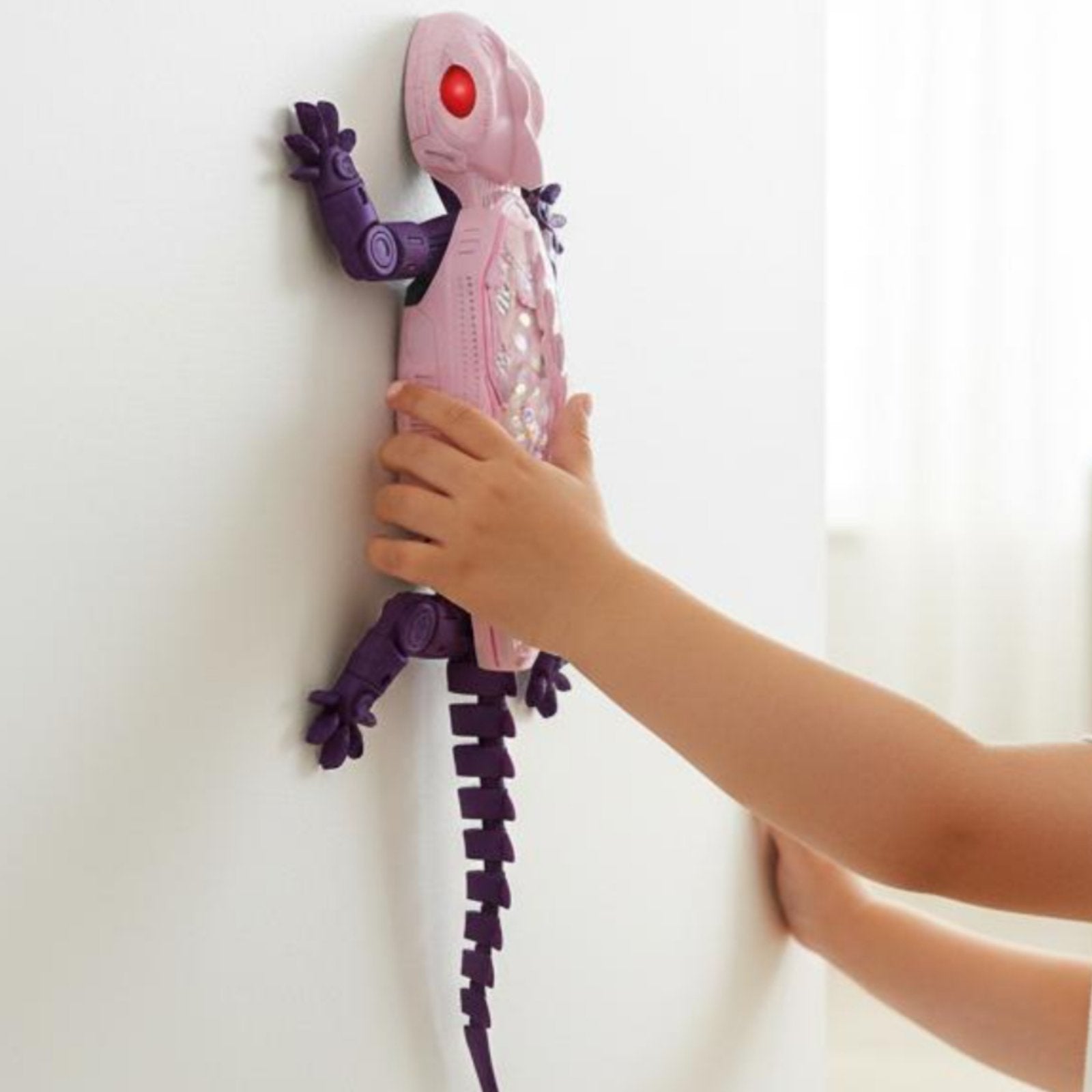 Wall Climbing Lizard Toy Rechargeable Wireless Control Lizard LED Eyes