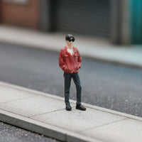 1:64 Scale Male Figure Macro Photography Prop 1:64 Scale Man Figure Miniature Man with Sunglasses Realistic Features